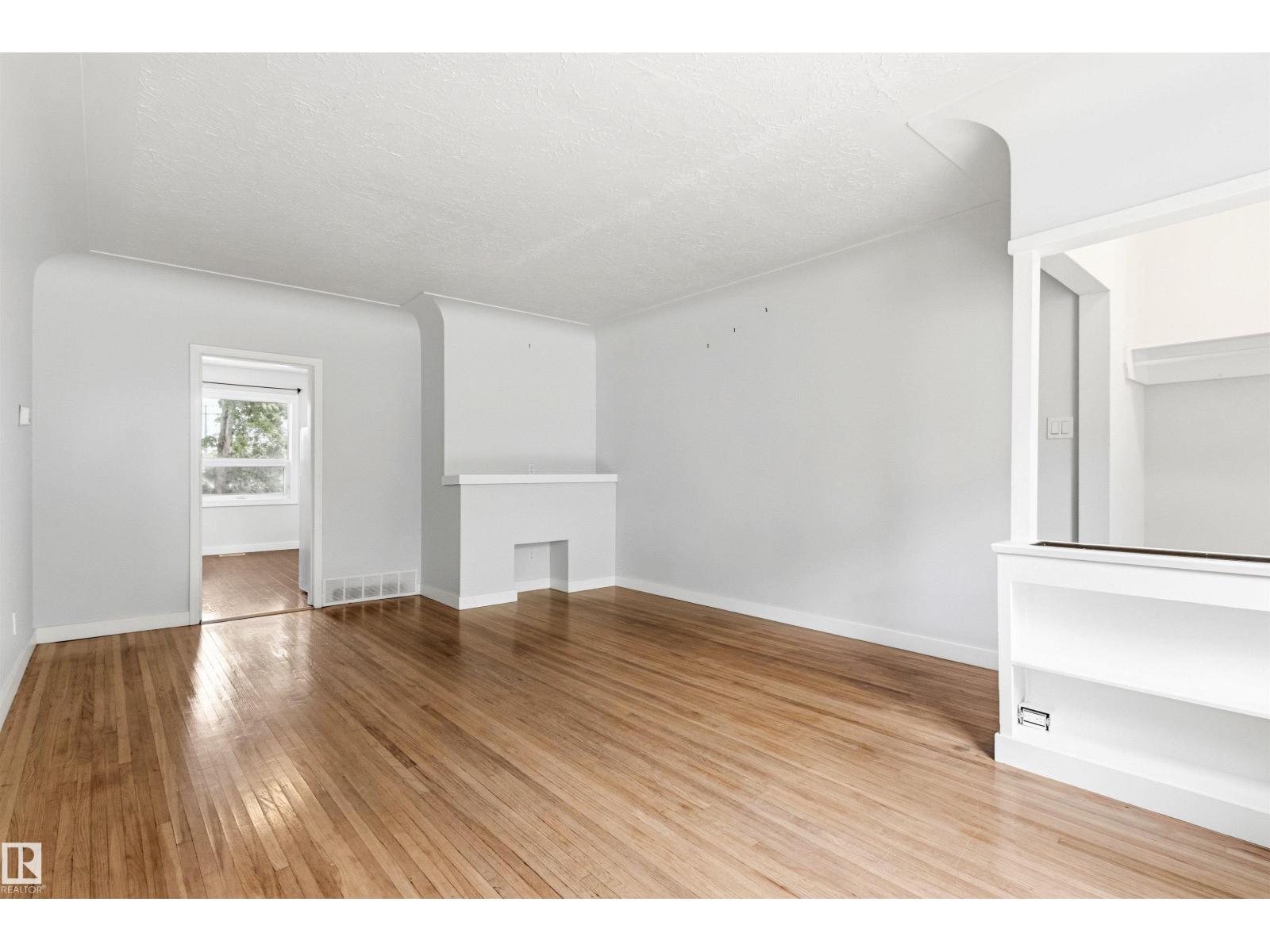 11115 11117 116 ST NW - 30