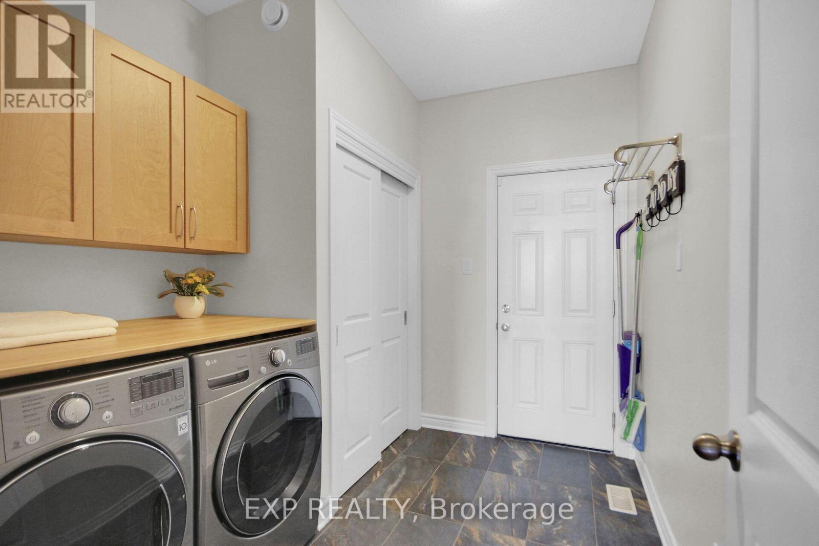 417 CHARING CROSS WAY, Ottawa. Luxury613. By Peter Sagos - Image 22