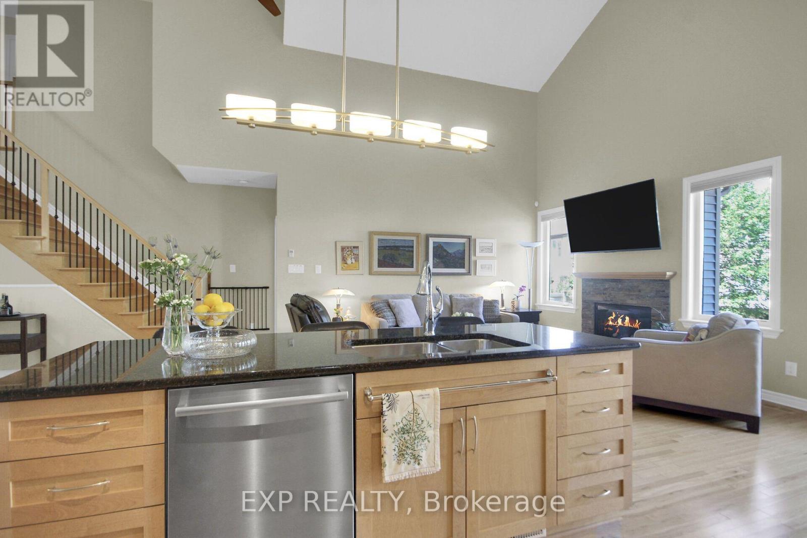 417 CHARING CROSS WAY, Ottawa. Luxury613. By Peter Sagos - Image 23