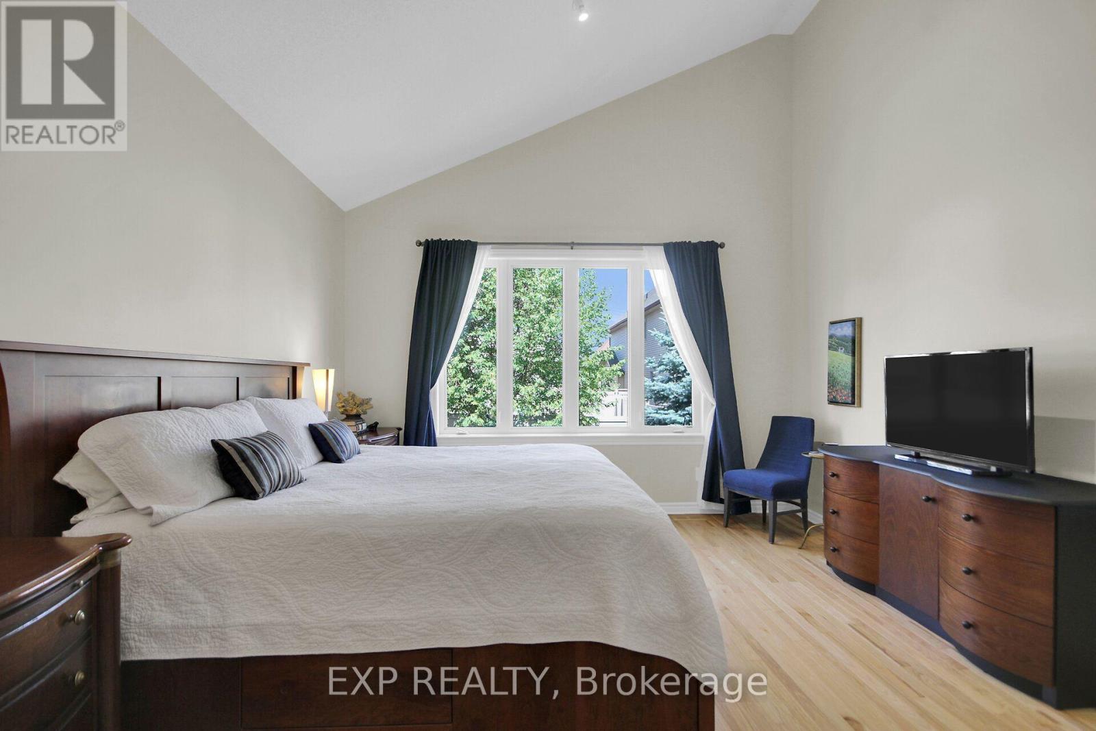 417 CHARING CROSS WAY, Ottawa. Luxury613. By Peter Sagos - Image 24