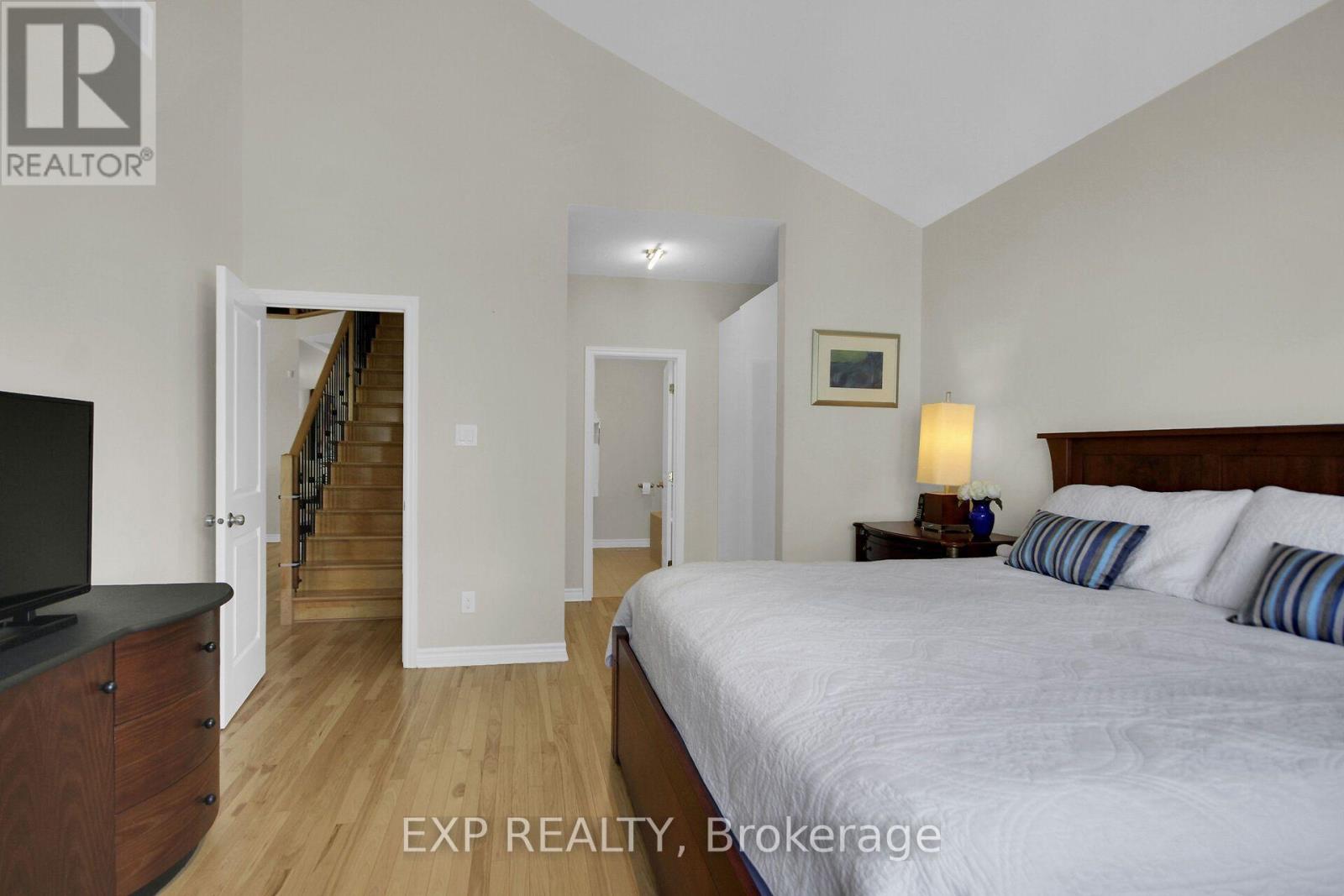 417 CHARING CROSS WAY, Ottawa. Luxury613. By Peter Sagos - Image 25