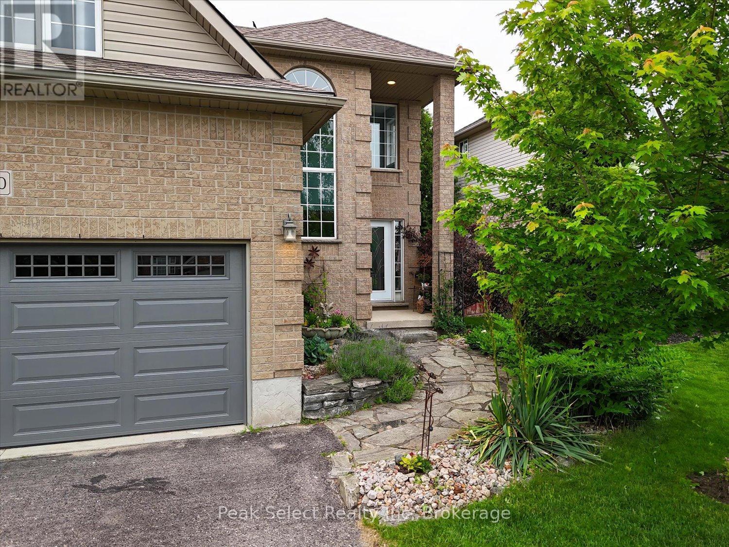 180 RIDGEWOOD CRESCENT - 1