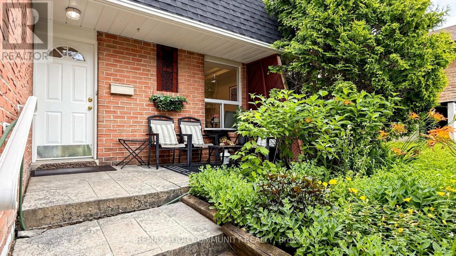 276 CURREY CRESCENT - 3