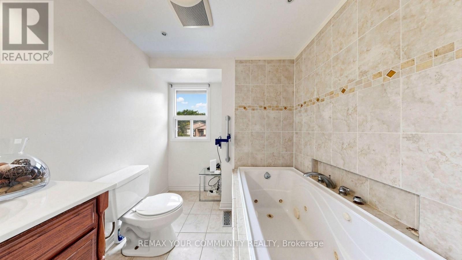 276 CURREY CRESCENT - 31