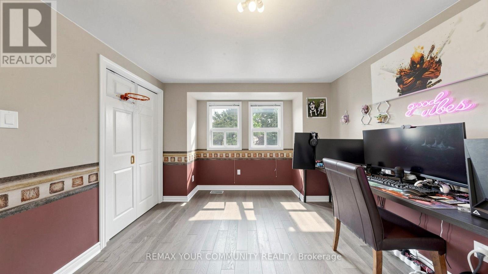 276 CURREY CRESCENT - 32