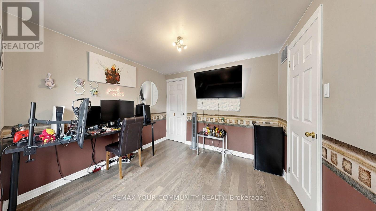 276 CURREY CRESCENT - 33