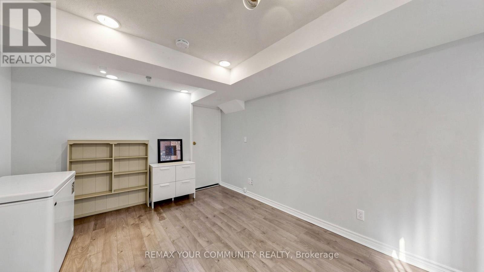 276 CURREY CRESCENT - 36