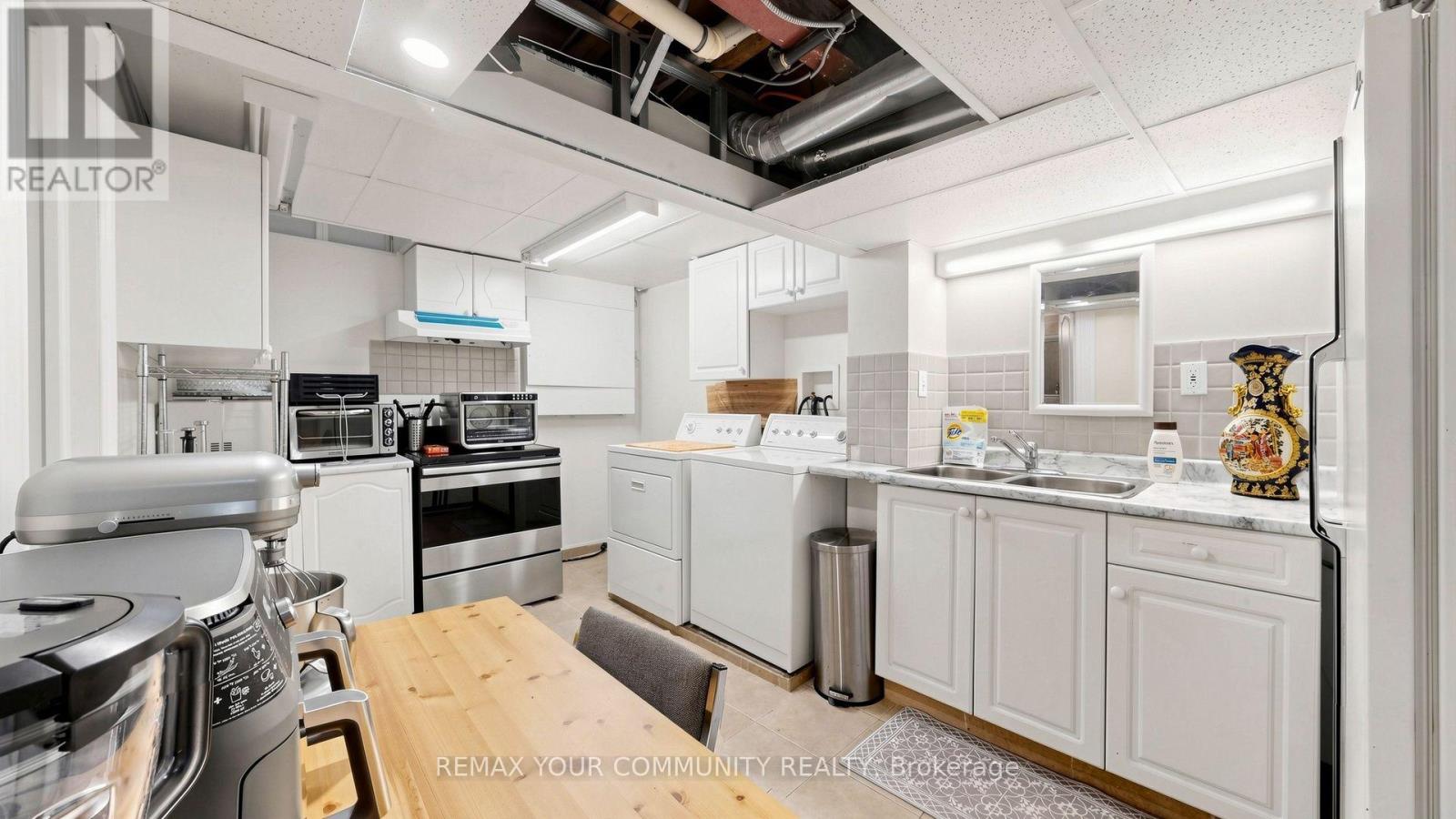 276 CURREY CRESCENT - 37