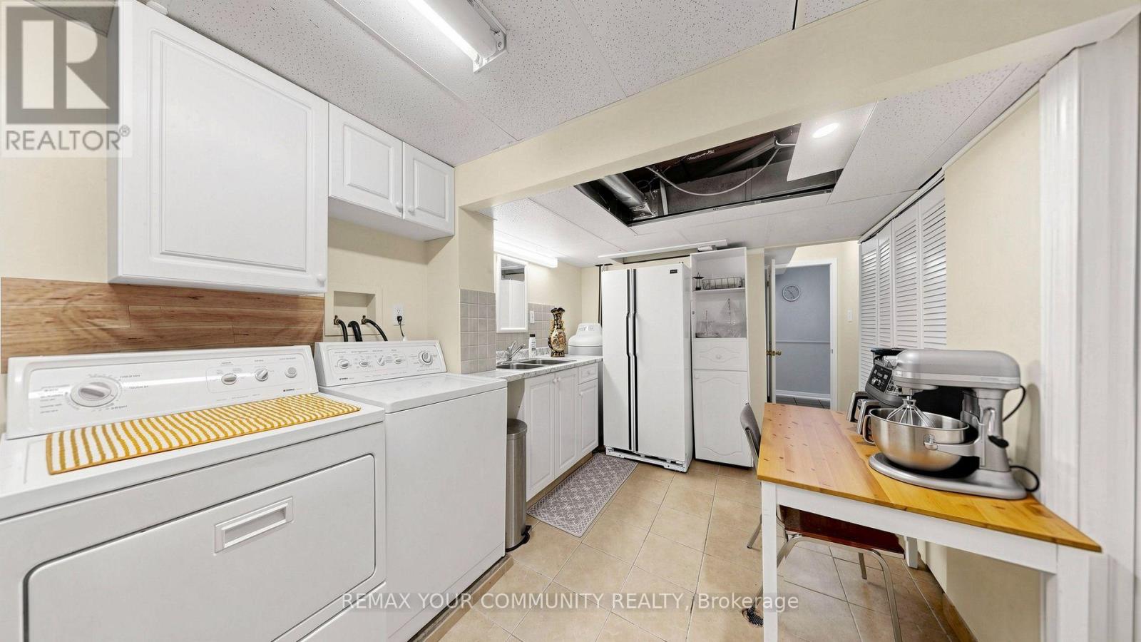 276 CURREY CRESCENT - 38