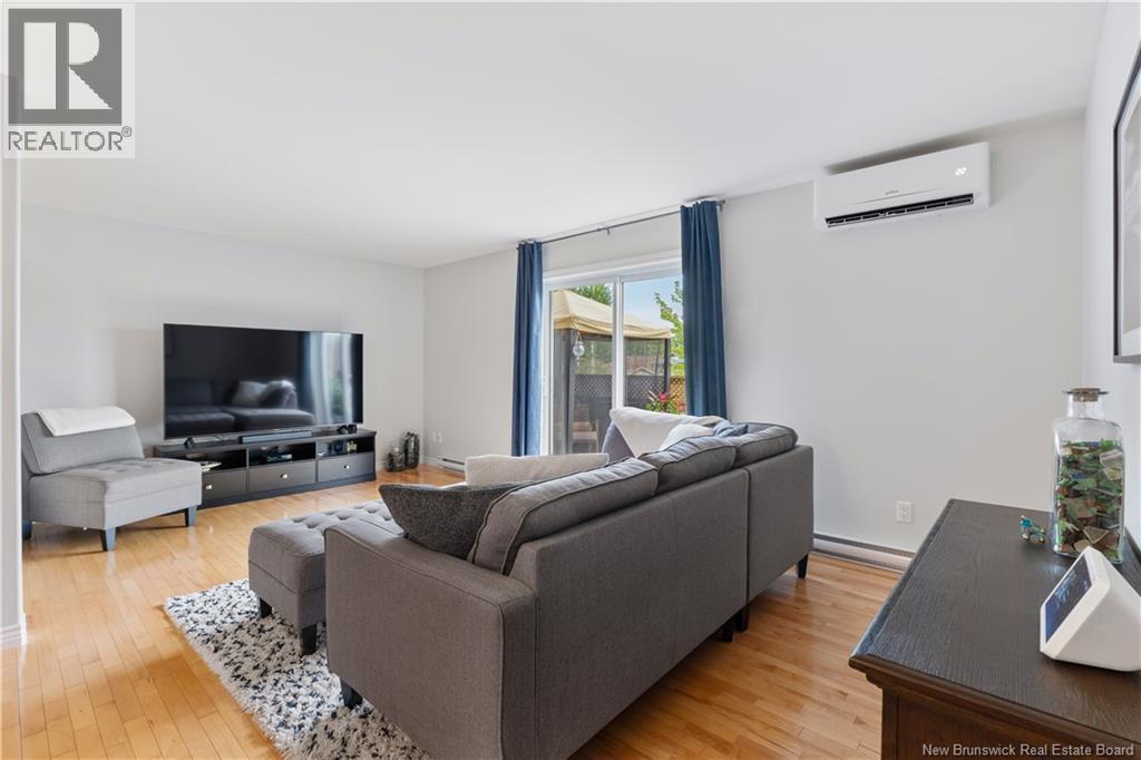 233 Damien - Image 11