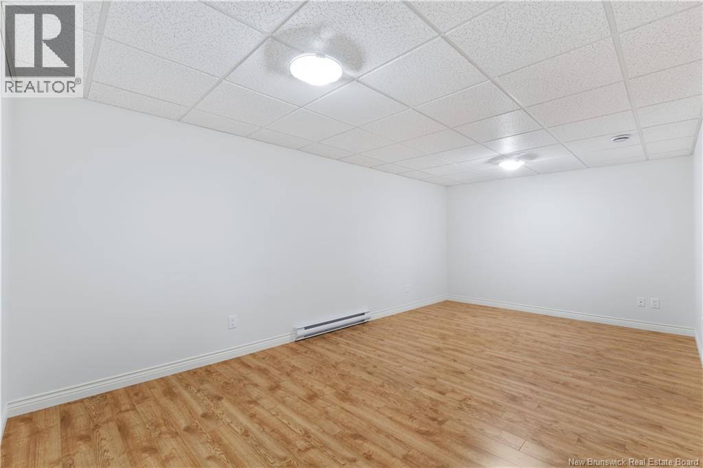 233 Damien - Image 23