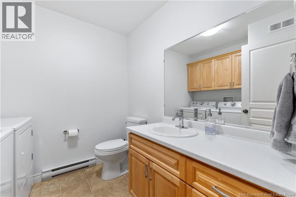 233 Damien - Image 8