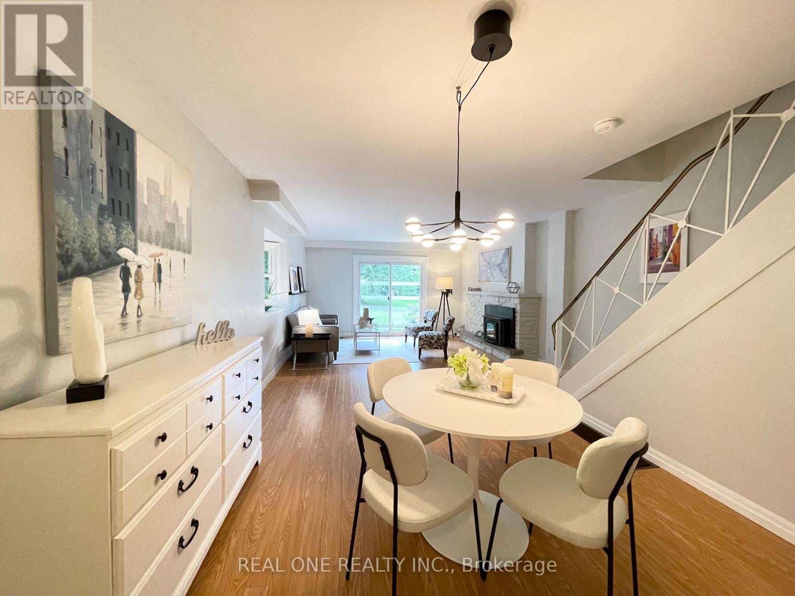 290 WESTCOURT PLACE — photo 3