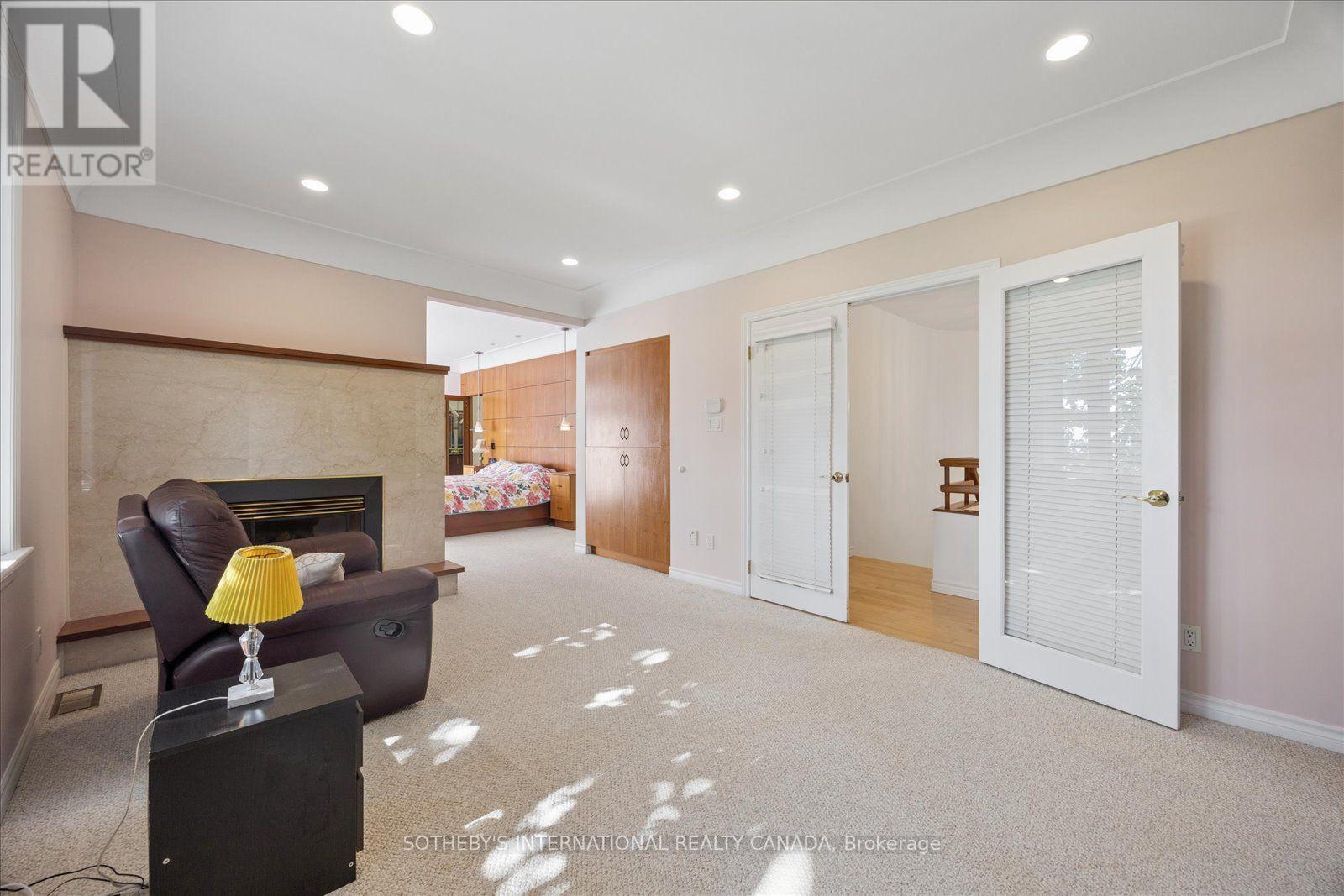 1515 HAWKSWOOD DRIVE - 19