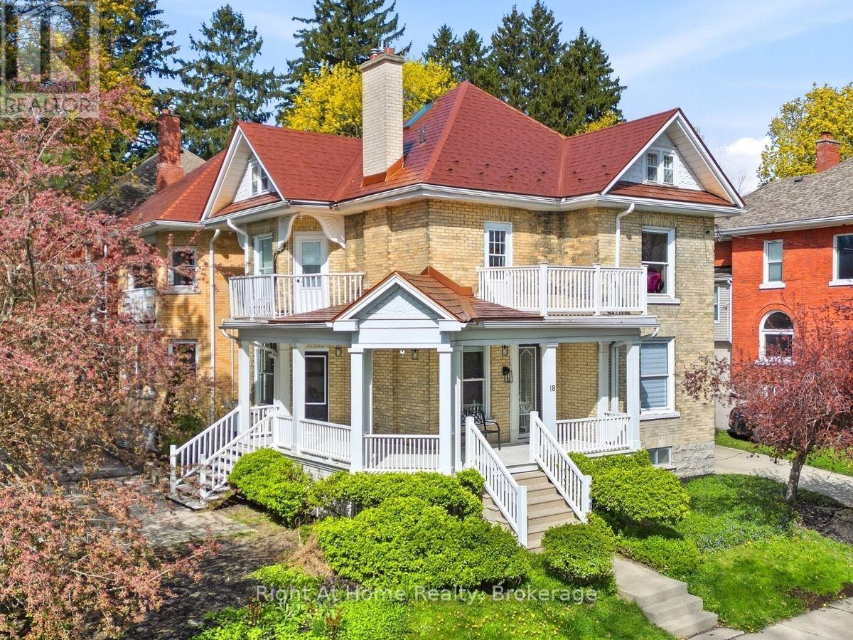 18 WATERLOO STREET N - 1