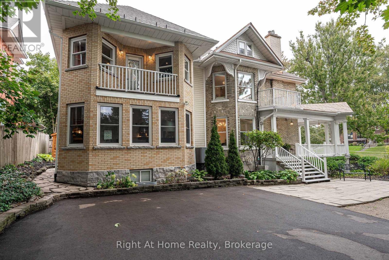 18 WATERLOO STREET N - Image 33