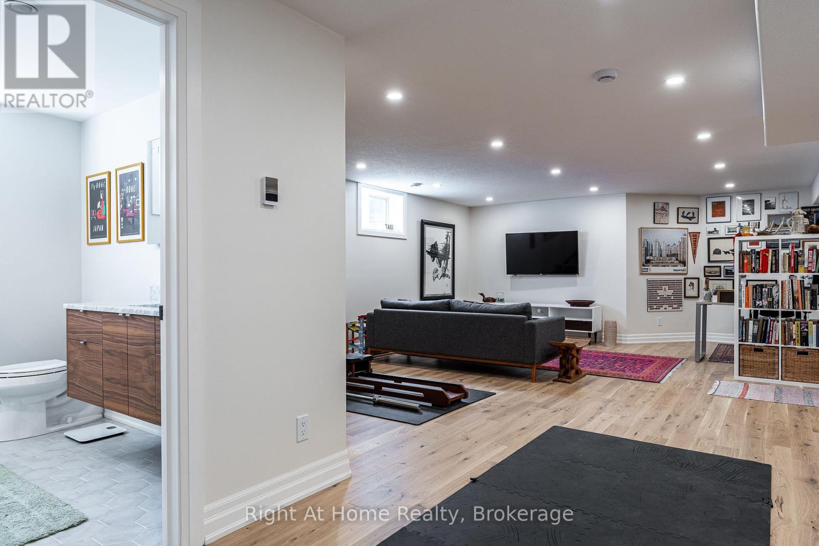 98 ABRAHAM DRIVE - 29