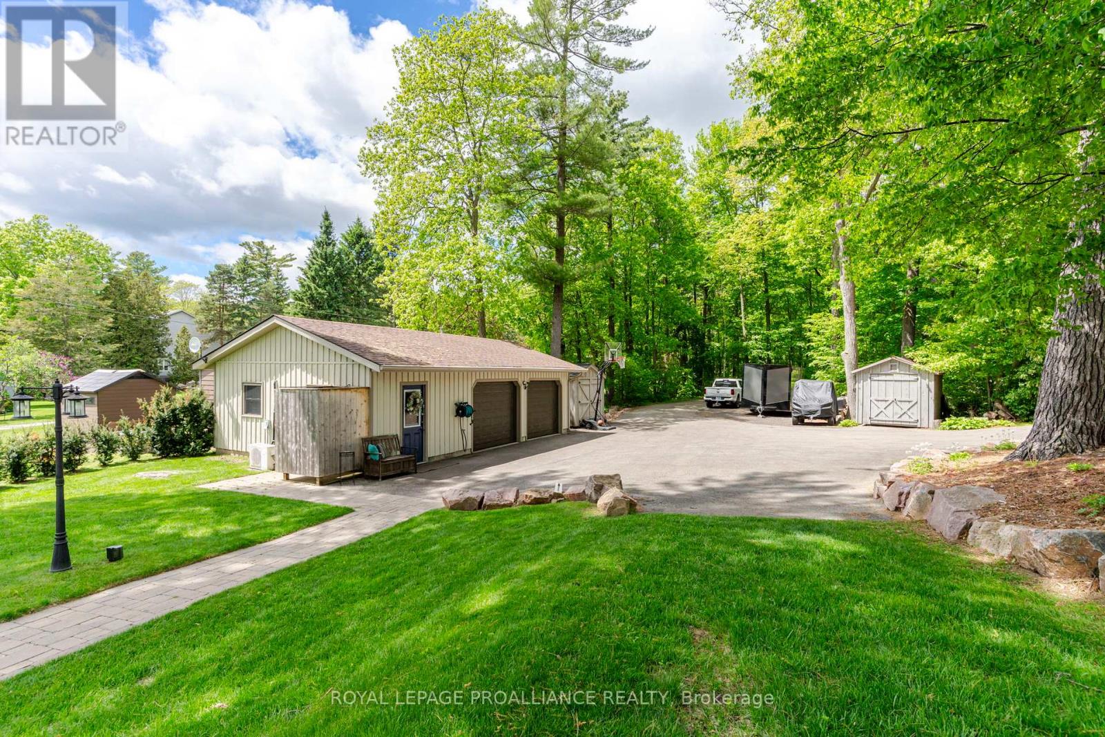 23 MOON ROAD - 46