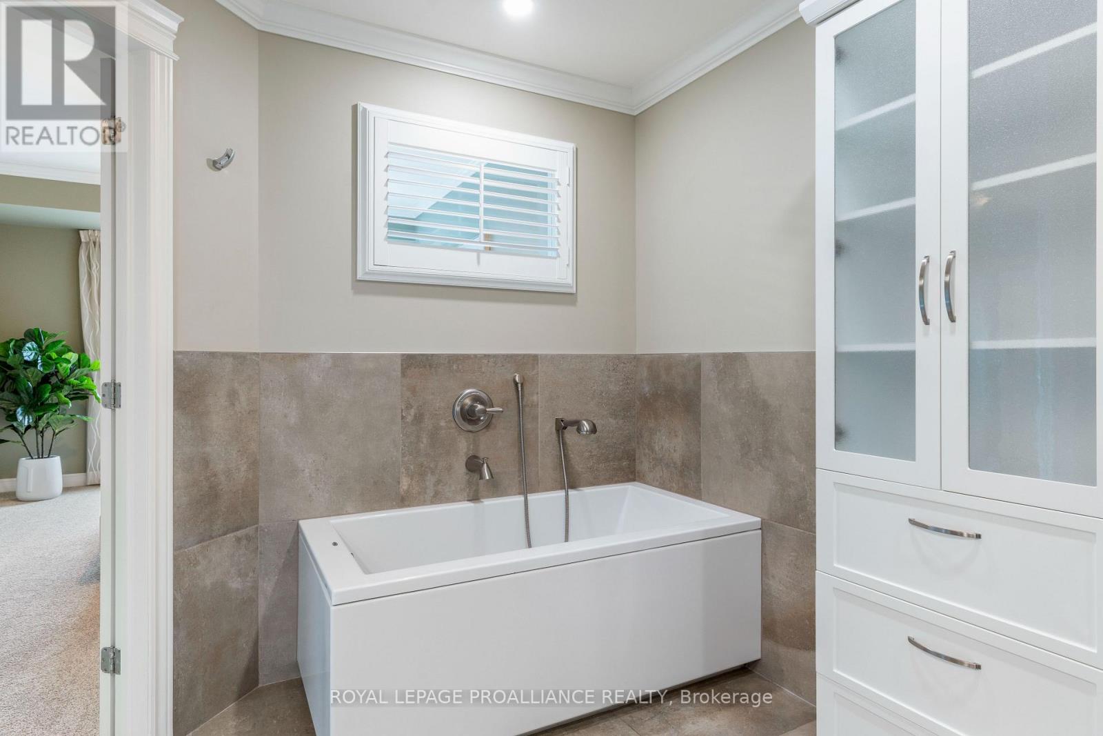 #1602 15 ST ANDREW STREET - 37