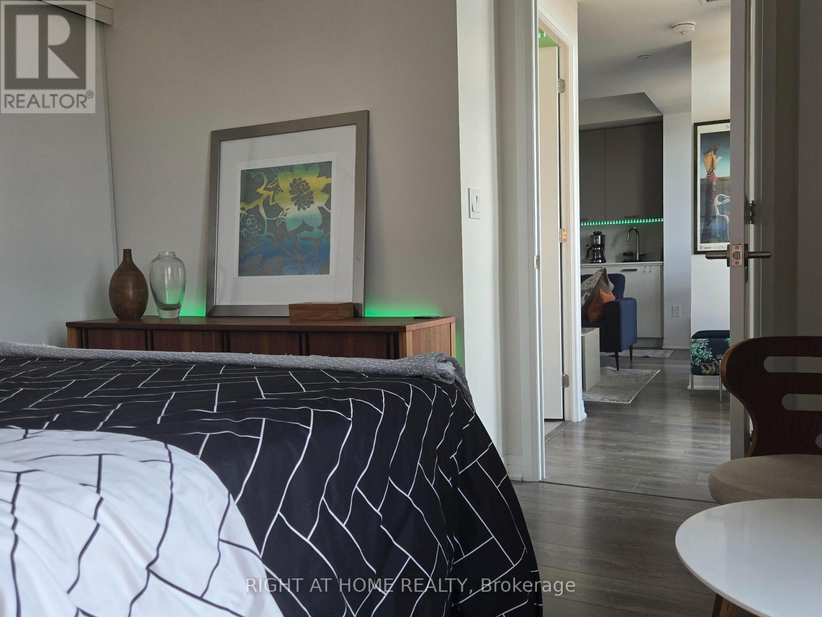 #715 2301 DANFORTH AVENUE - 17