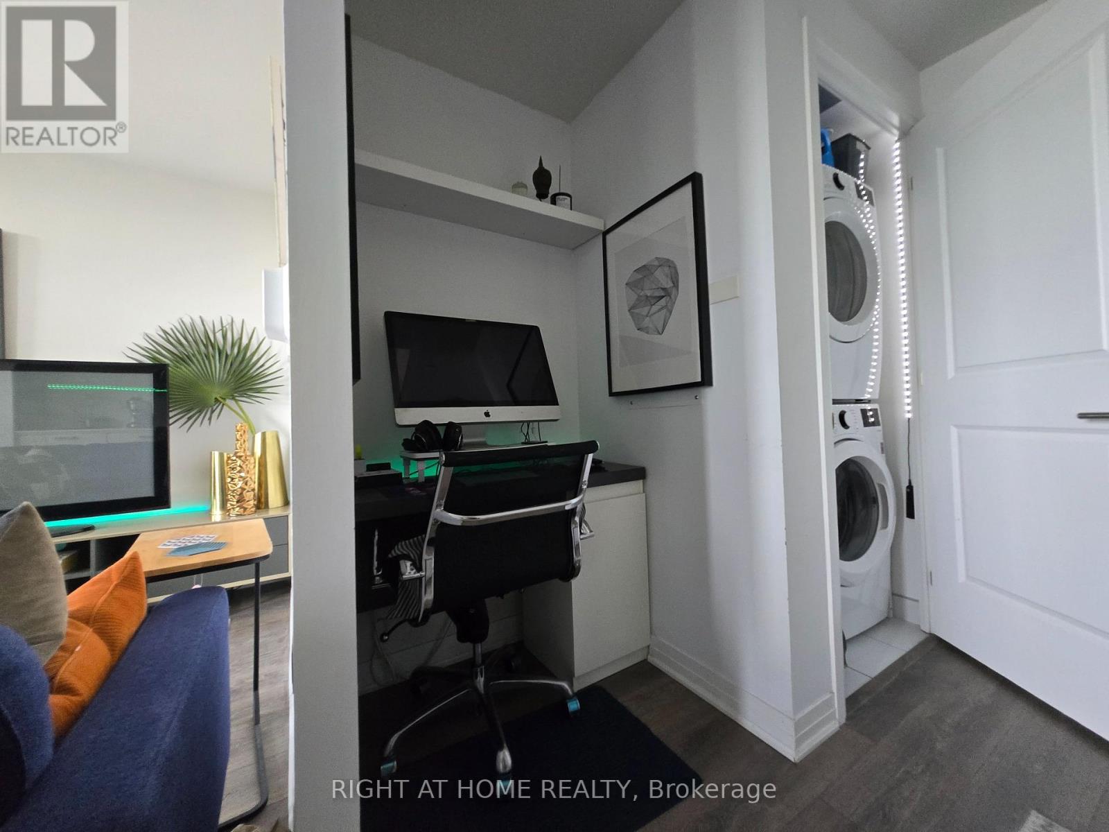 #715 2301 DANFORTH AVENUE - 18