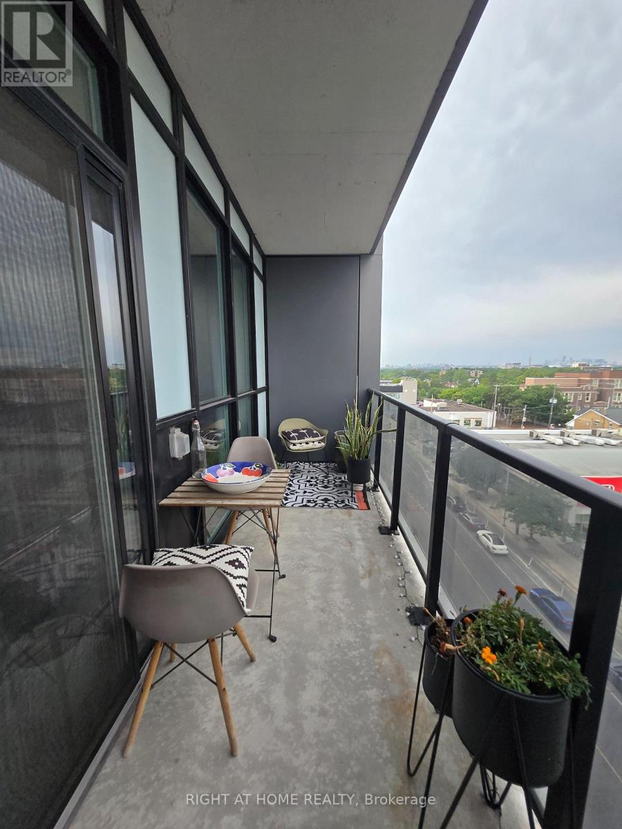 #715 2301 DANFORTH AVENUE - 23