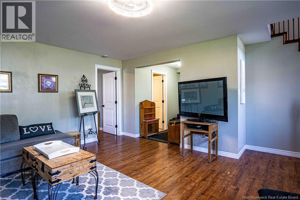 12 Burnett - Image 26