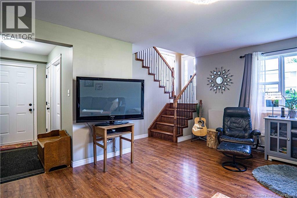 12 Burnett - Image 29