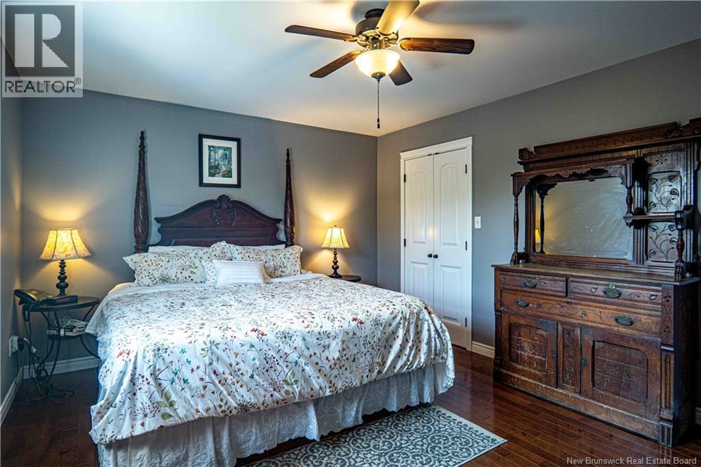 12 Burnett - Image 14