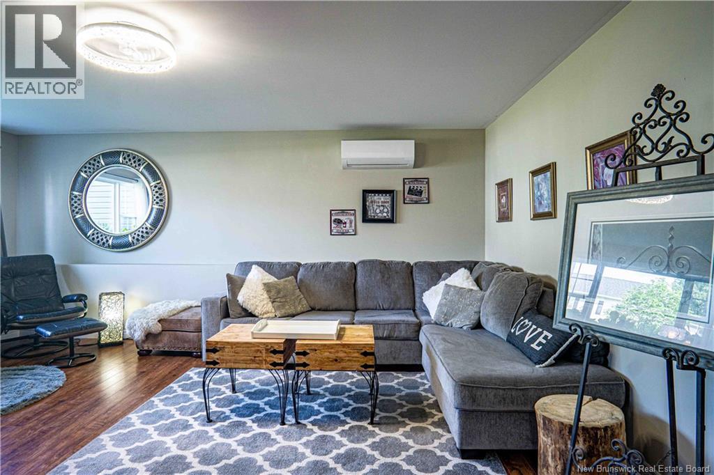 12 Burnett - Image 30