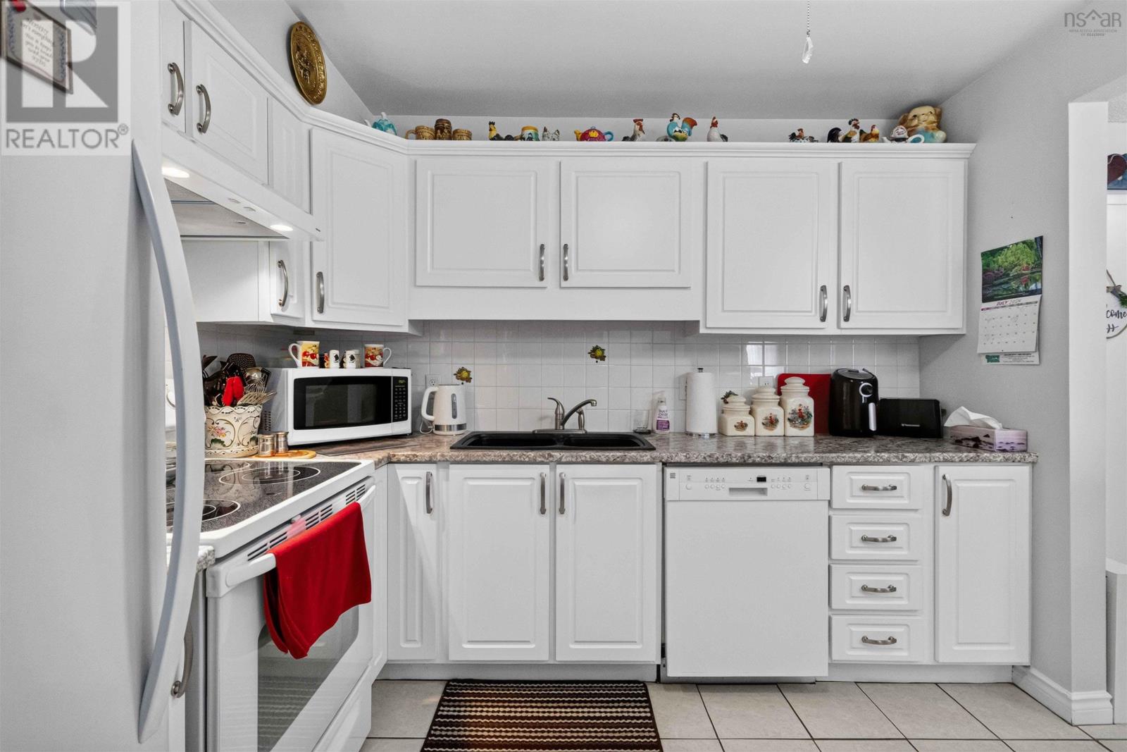 #310 64 Cumberland Drive - 16