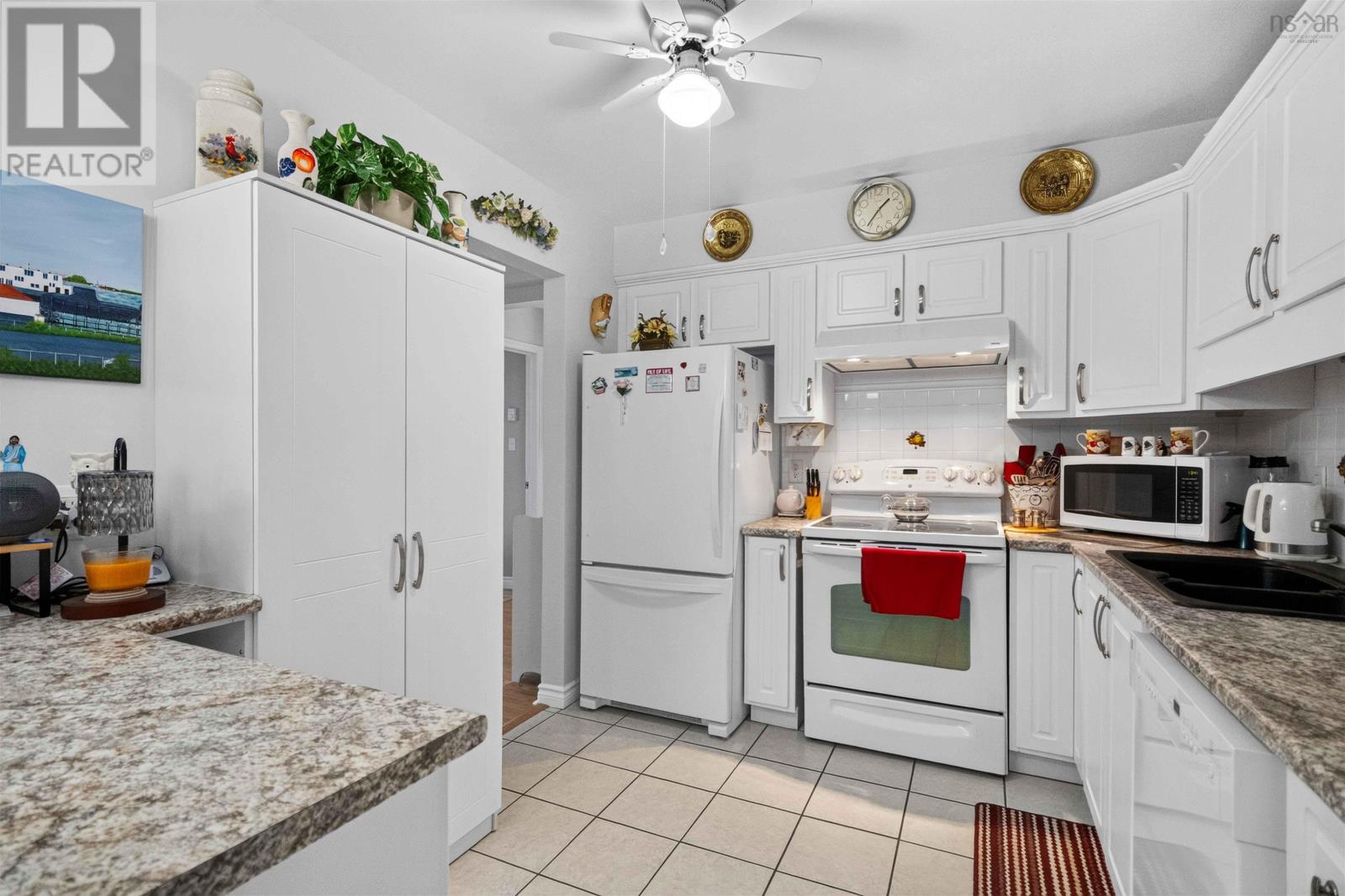 #310 64 Cumberland Drive - 18