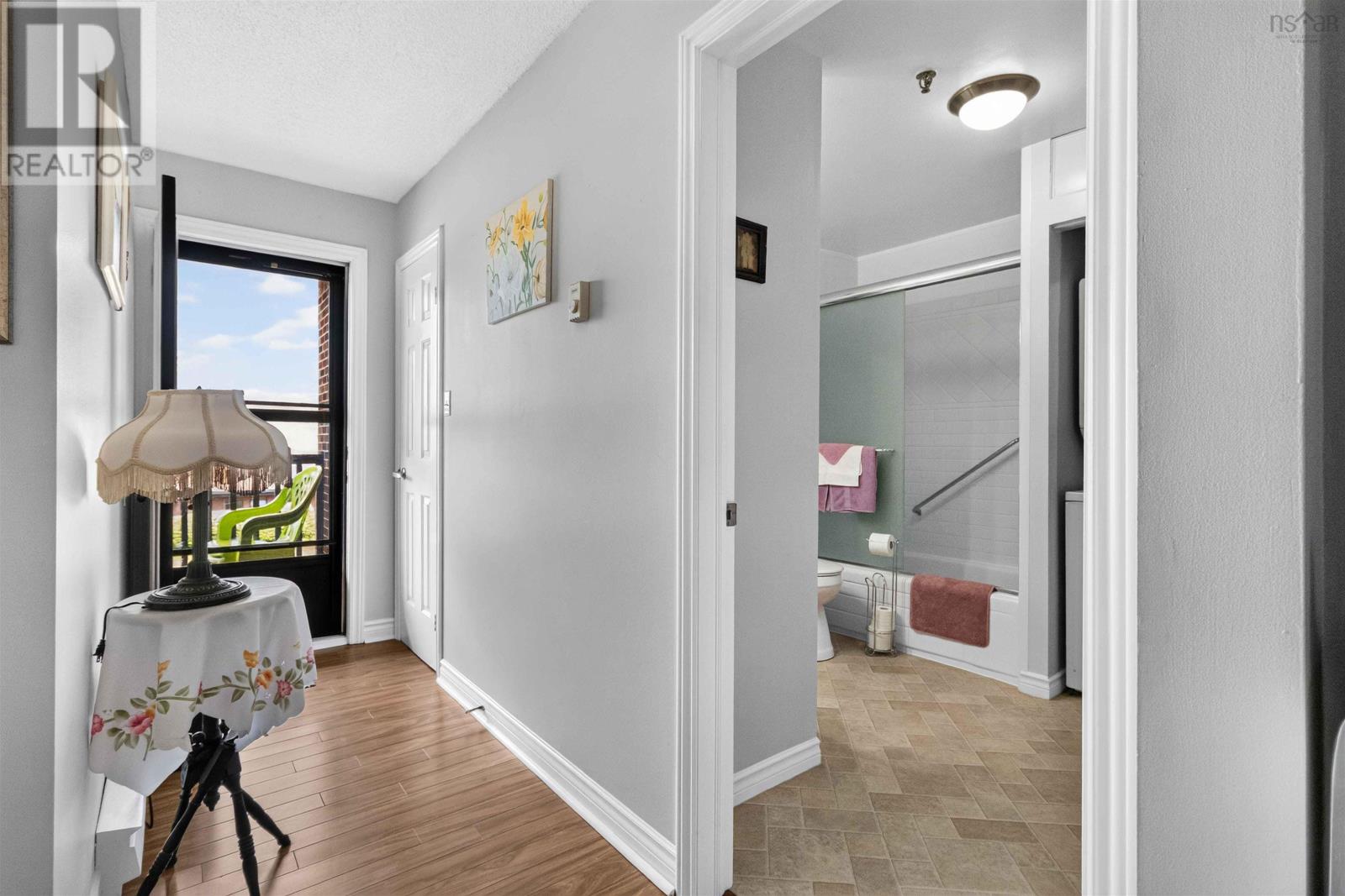 #310 64 Cumberland Drive - 23
