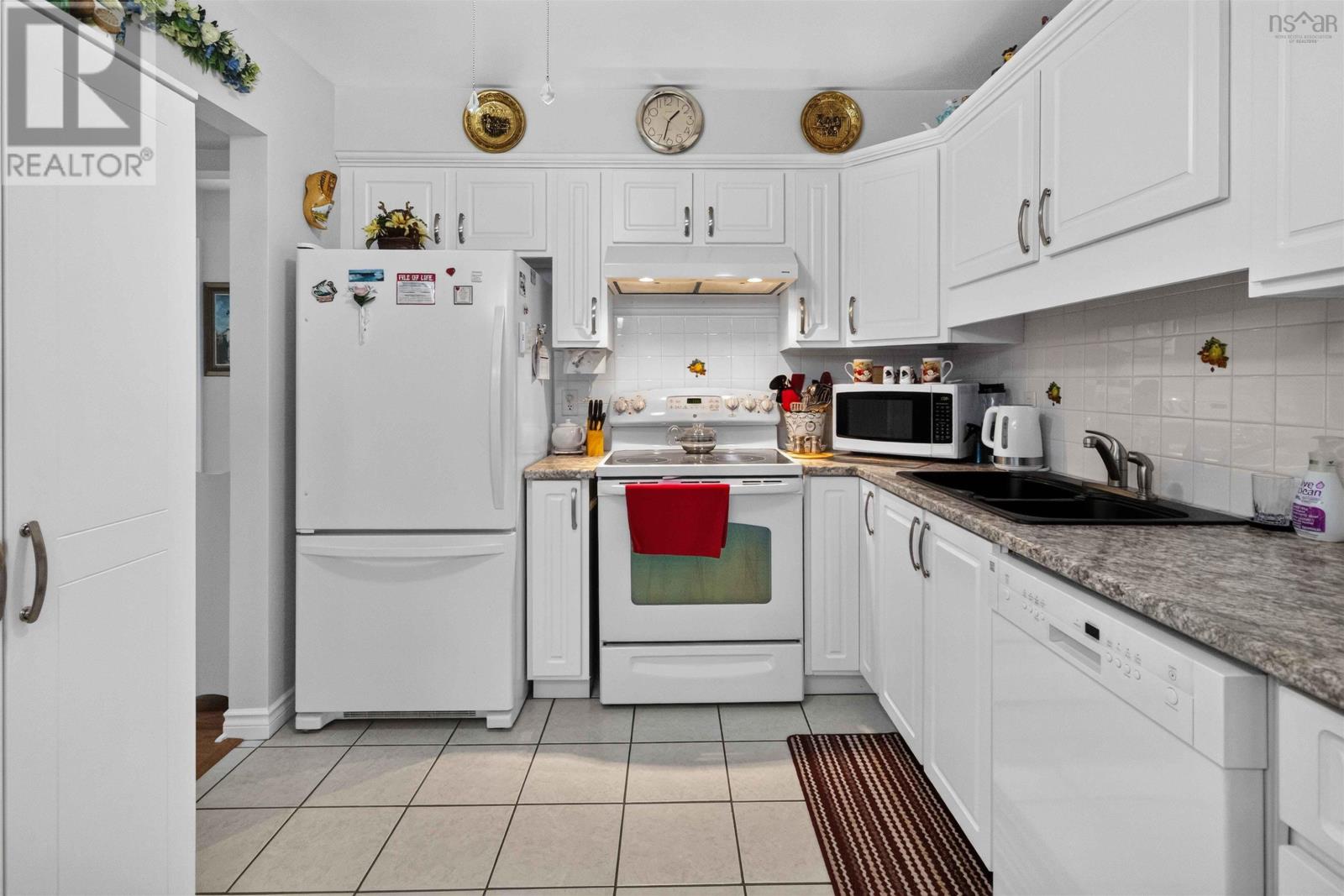 #310 64 Cumberland Drive - 15