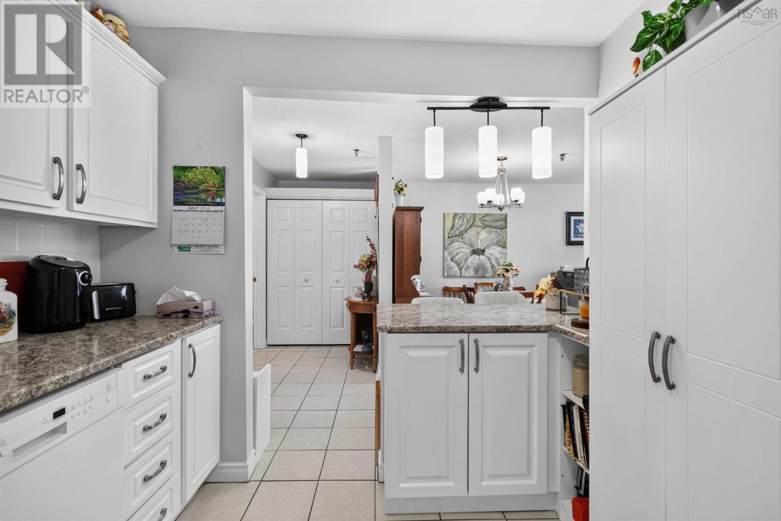 #310 64 Cumberland Drive - 17