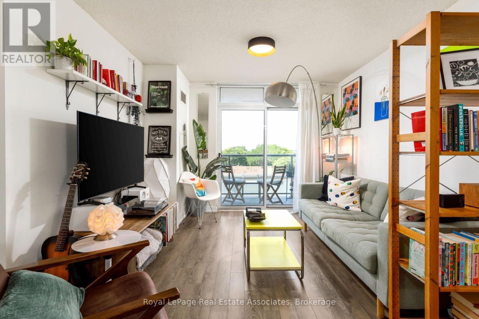 #512 812 LANSDOWNE AVENUE - 13