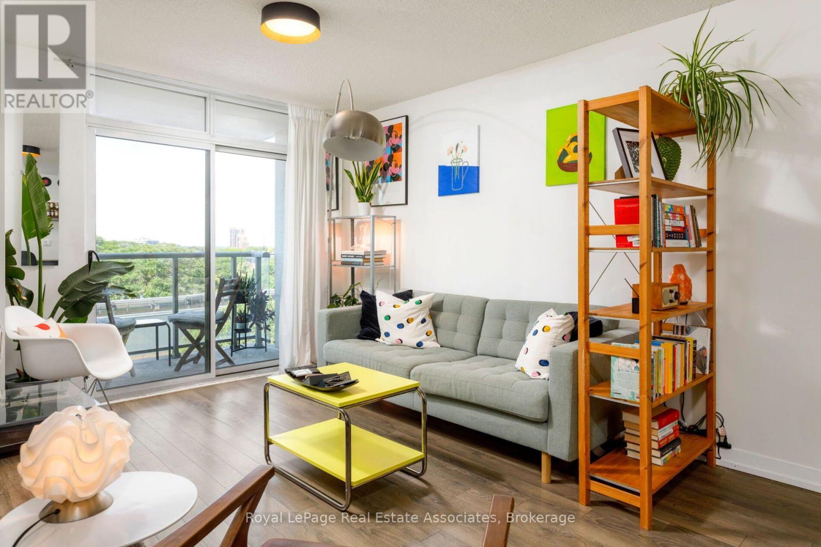 #512 812 LANSDOWNE AVENUE - 14