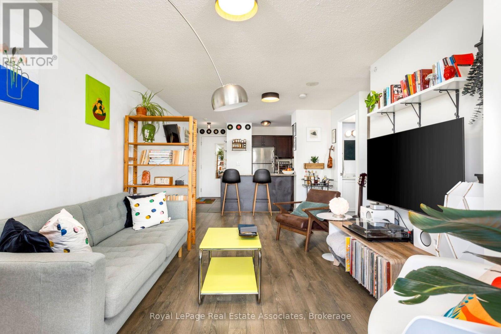 #512 812 LANSDOWNE AVENUE - 19