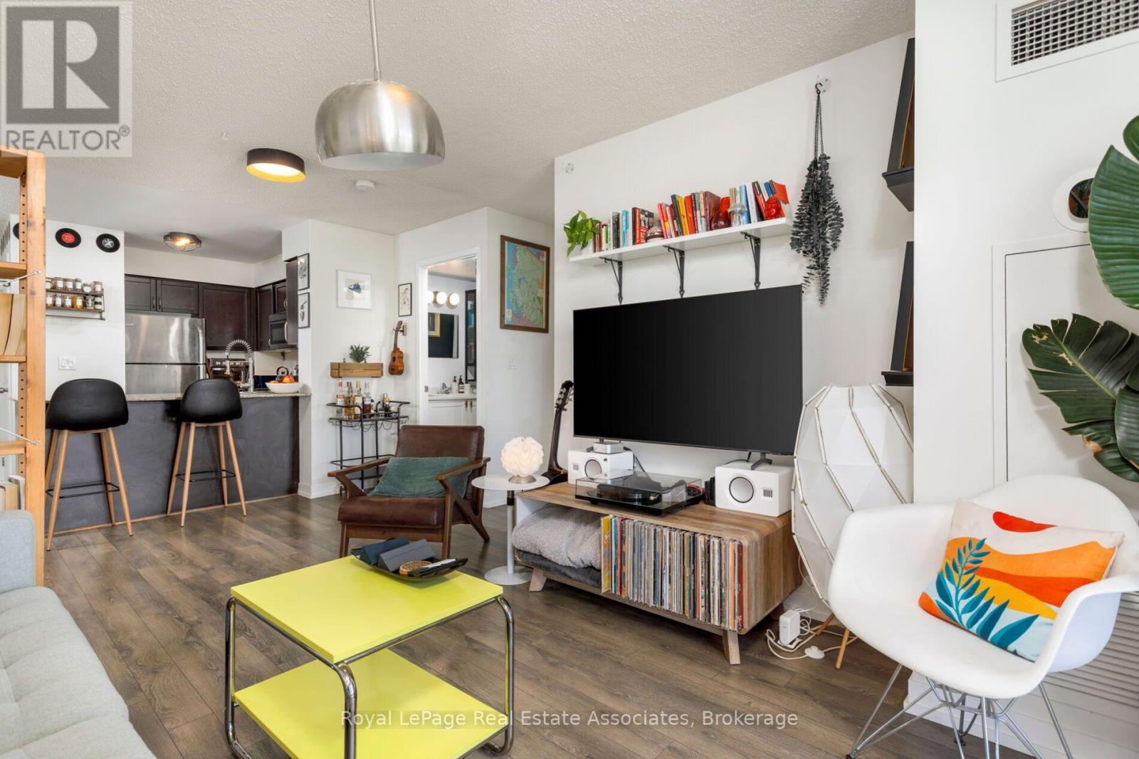 #512 812 LANSDOWNE AVENUE - 20