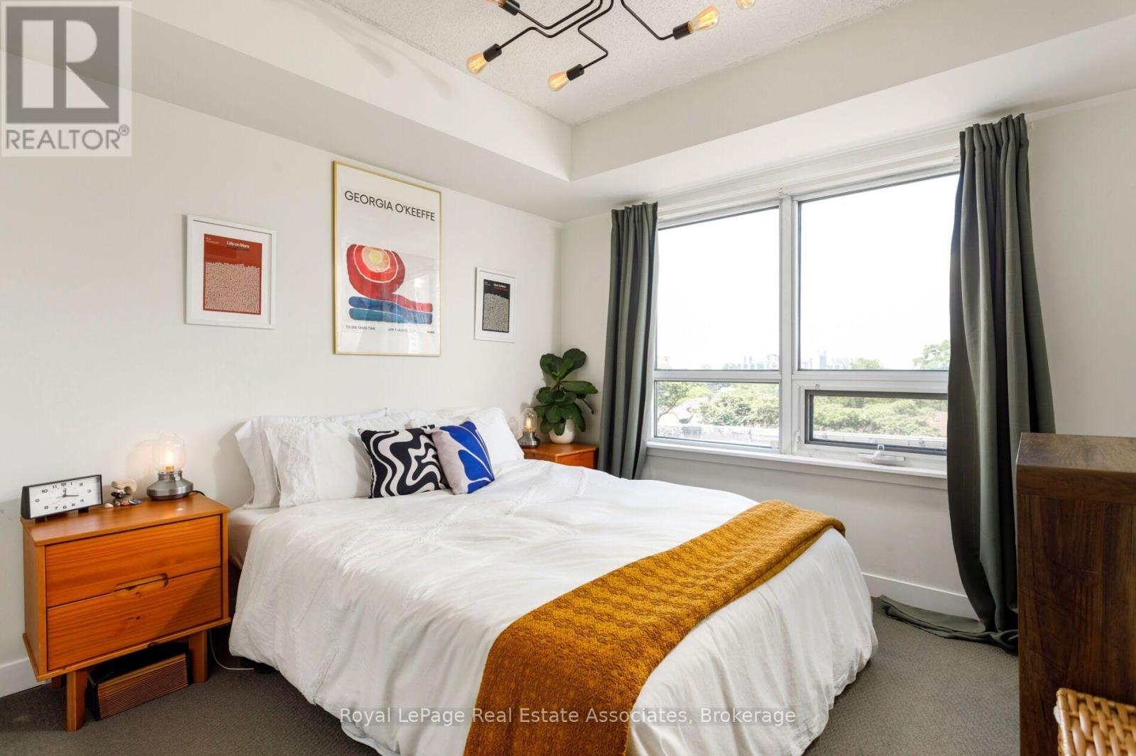 #512 812 LANSDOWNE AVENUE - 22