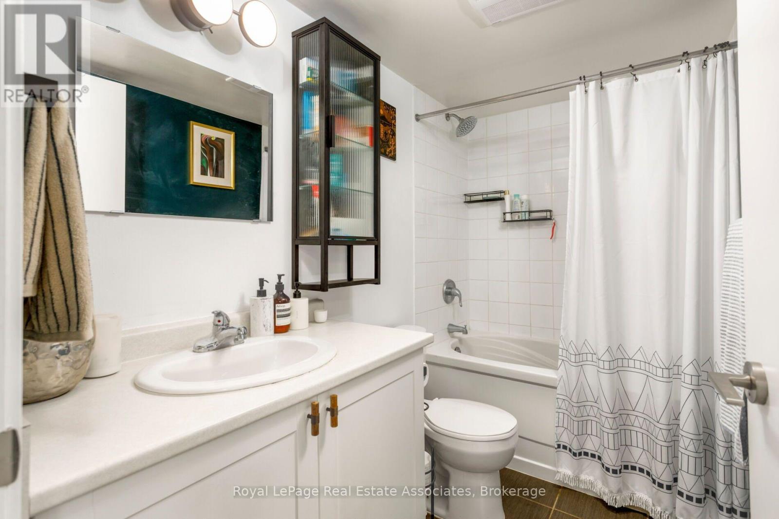 #512 812 LANSDOWNE AVENUE - 25