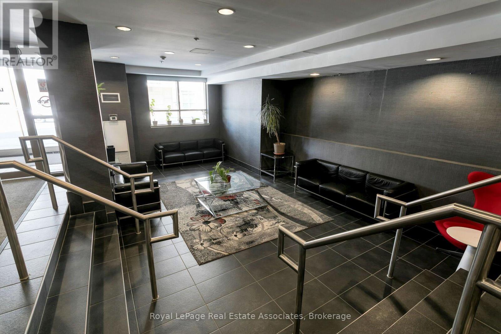 #512 812 LANSDOWNE AVENUE - 4