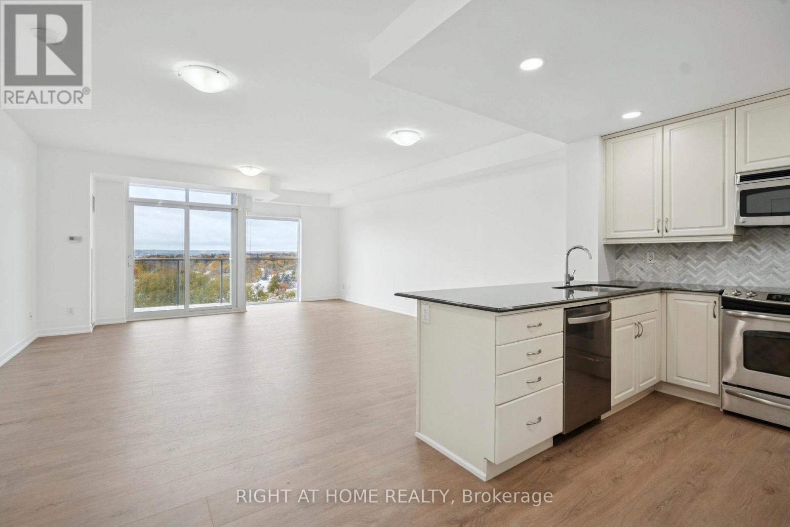 #1002 551 MAPLE AVENUE - 15