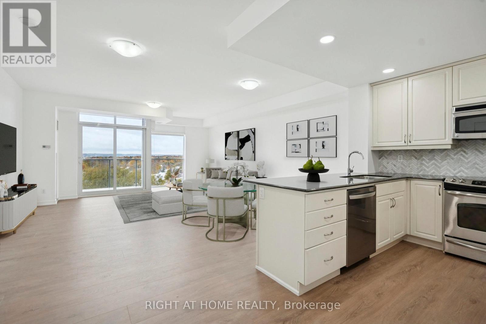 #1002 551 MAPLE AVENUE - 3