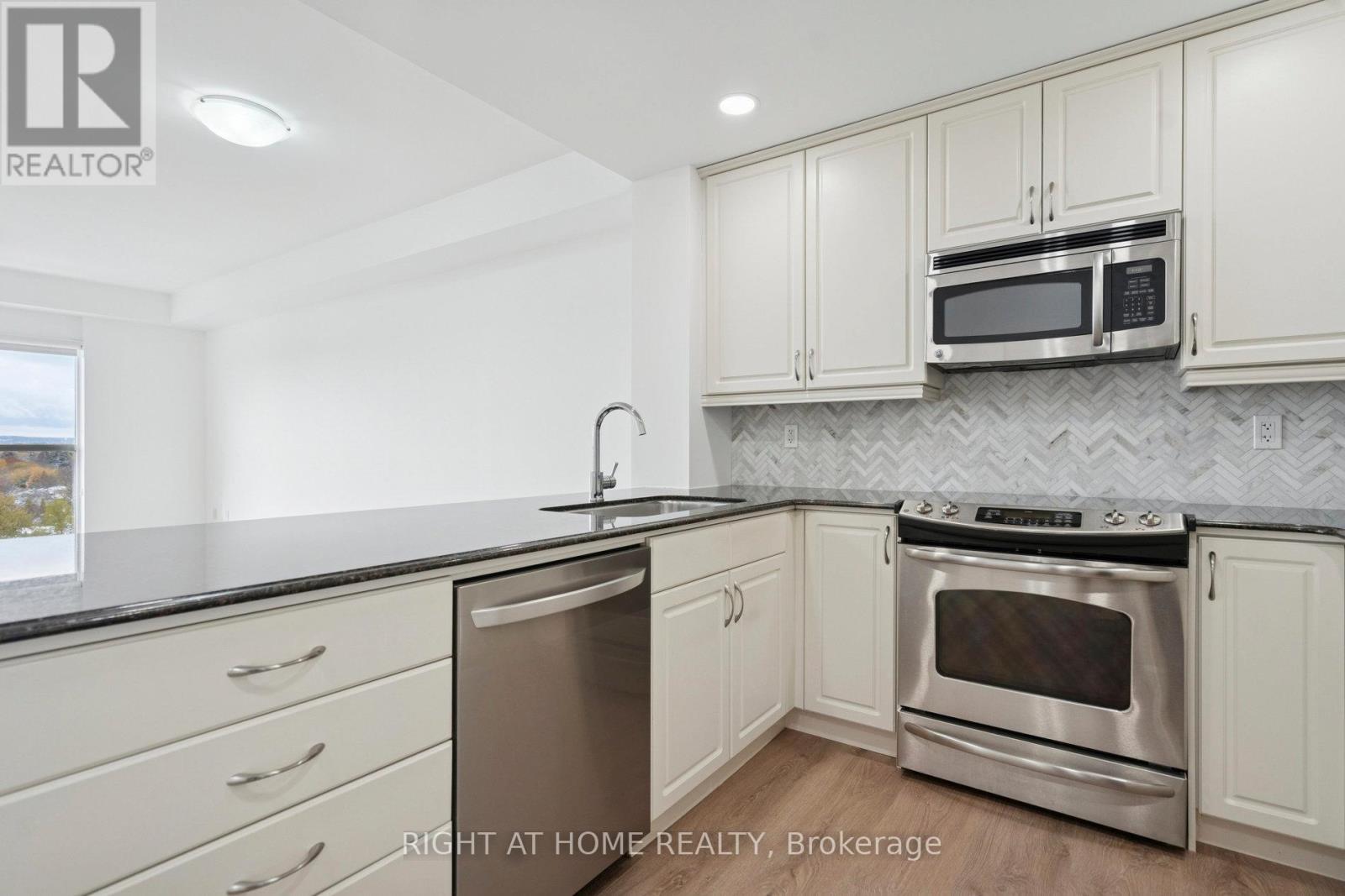 #1002 551 MAPLE AVENUE - 5