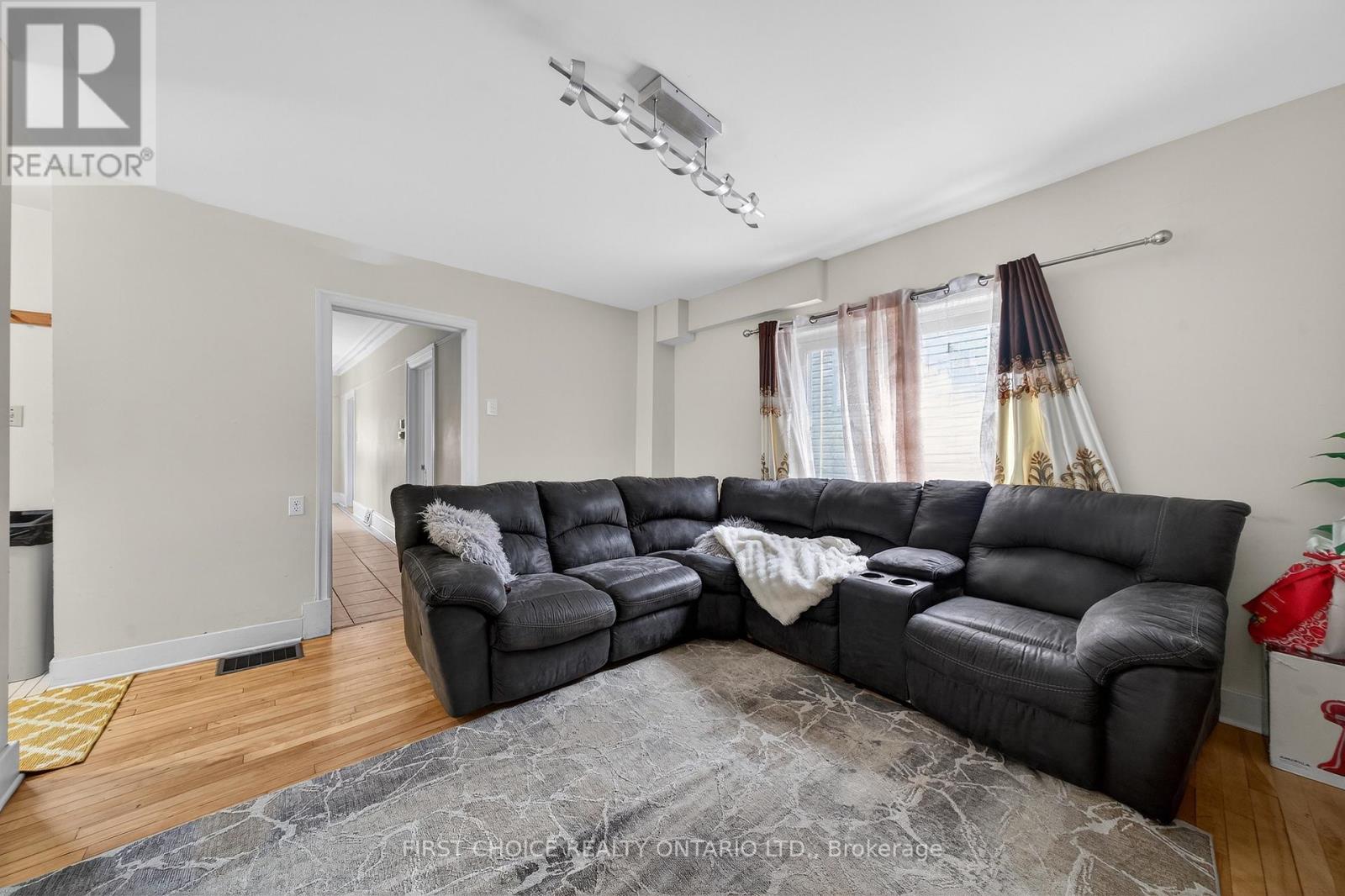 34 GILMOUR STREET - 10