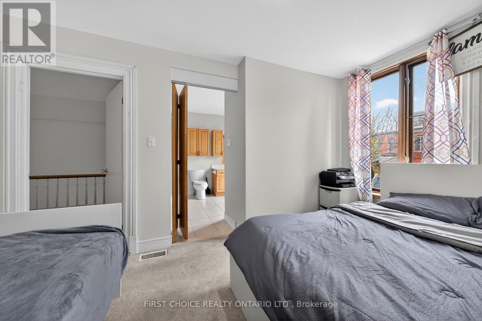 34 GILMOUR STREET - 19