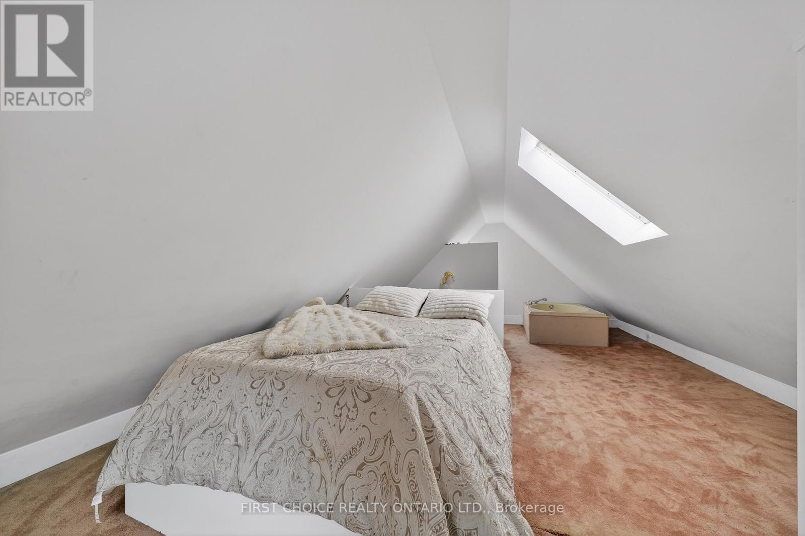 34 GILMOUR STREET - 23