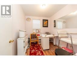 658 Vaughan Road, Toronto, ON M6E2Y5 Photo 34