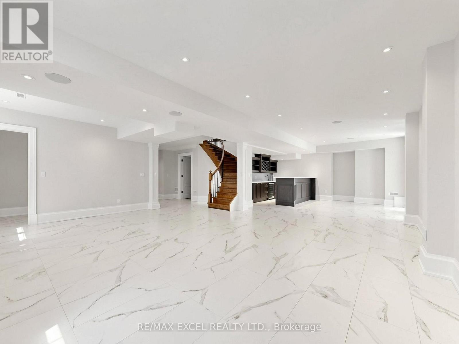 64 SUMMERFELDT CRESCENT - 42